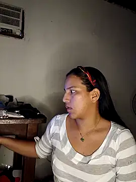 girlpee online show from November 11, 7:11 pm