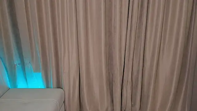 dreamoraa online show from September 18, 2:59 pm