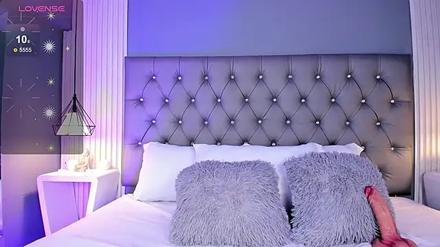 LunaBloomn online show from January 6, 5:38 pm