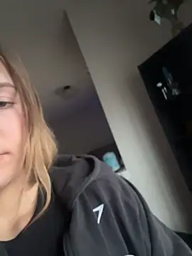 AllesandraLove online show from March 15, 11:29 pm