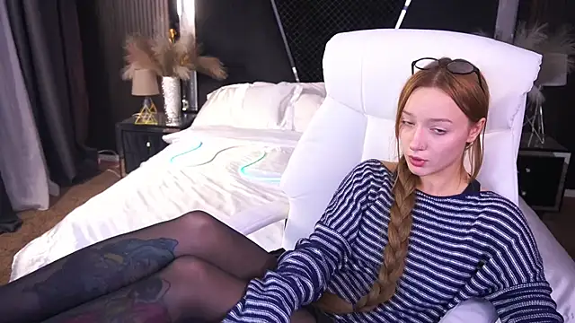 FoxyMayy online show from October 19, 7:05 pm