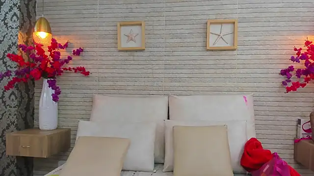 Leslie Bussh  online show from April 1, 12:50 pm