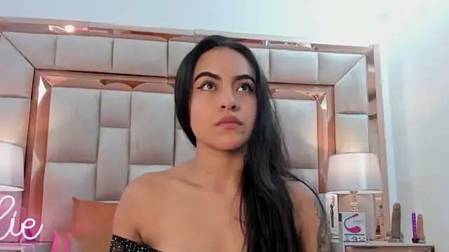 Leslie Bussh  online show from October 10, 8:03 pm