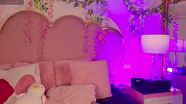 Lauuu2007 online show from March 5, 8:15 pm