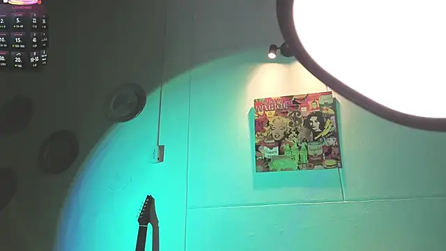 ashlynnlowe  online show from October 2, 8:03 pm