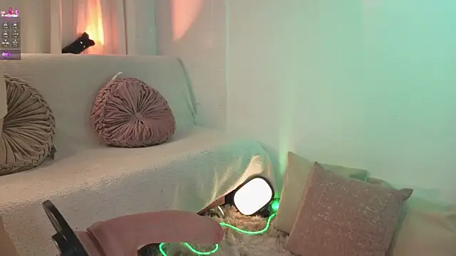 ashlynnlowe  online show from February 11, 2:15 am