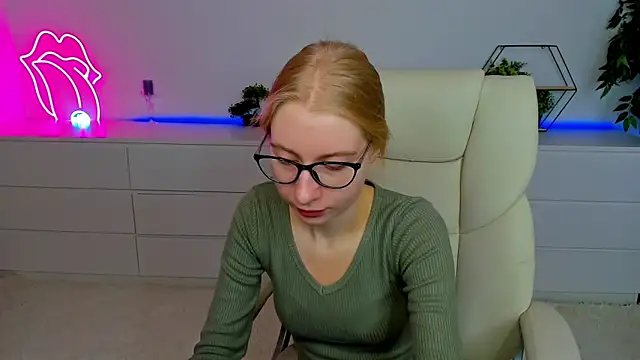 Alina Blonde online show from September 23, 5:38 am