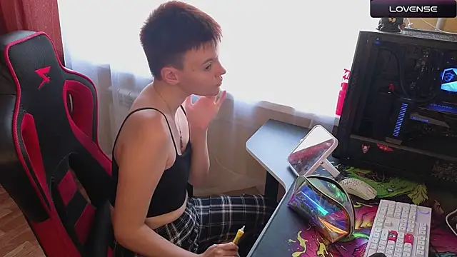 KrisNeal online show from September 19, 8:46 am