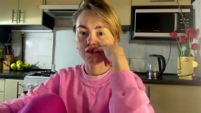 MartaLuna  online show from April 16, 8:19 pm