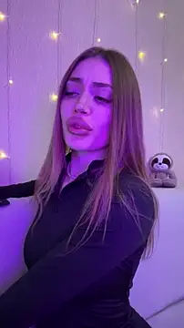 Elizabeth Tay online show from December 17, 6:56 pm