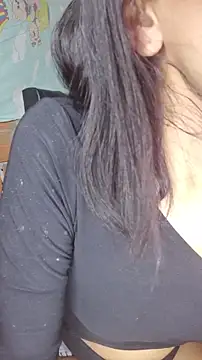 Lhia  online show from November 19, 6:08 pm