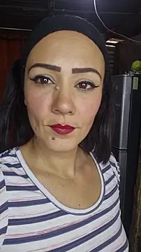 Lhia  online show from February 18, 2:49 pm