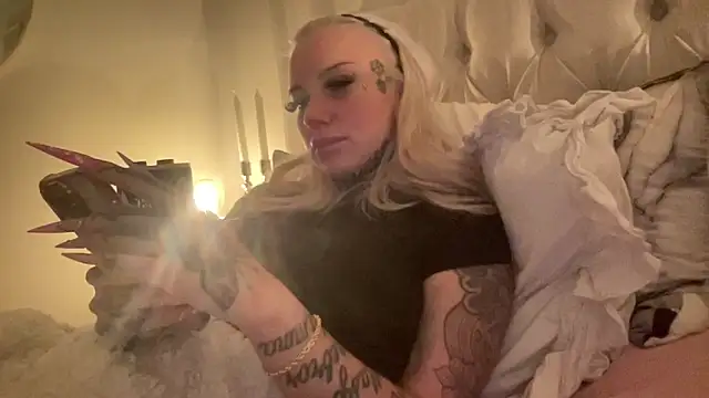 paulinaalatalo online show from March 28, 7:02 pm