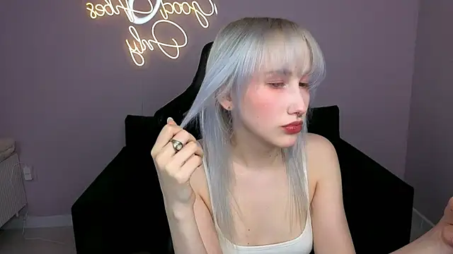 evlica online show from April 24, 2:09 pm