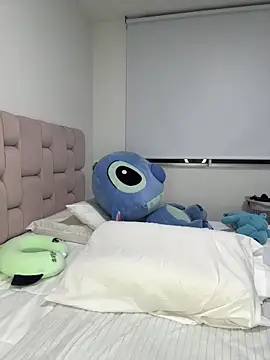 karolaalcendra online show from February 26, 4:11 am