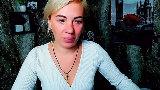 EmmaCat  online show from October 12, 5:10 am