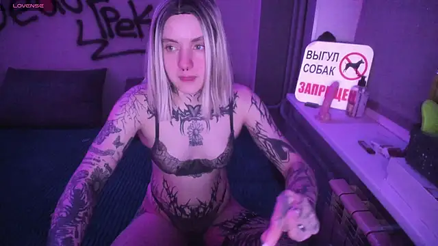 MonikaLowww online show from April 16, 3:01 pm