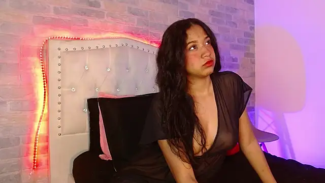 oliviarichard  online show from October 16, 9:39 pm