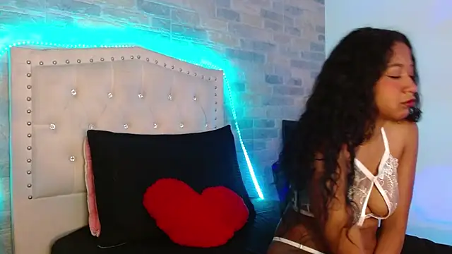 oliviarichard  online show from November 8, 2:22 pm