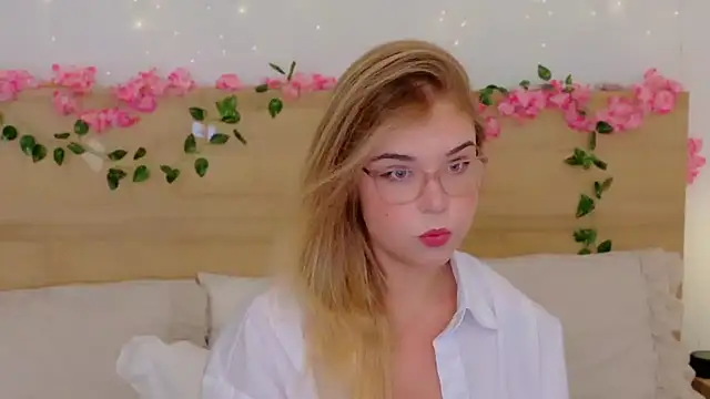 Lilith Bonheur online show from November 29, 10:25 pm