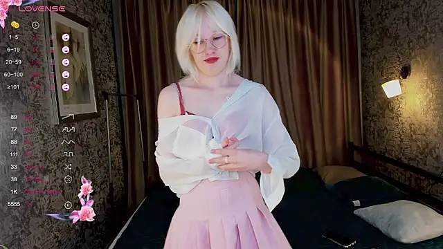 AlettaEve online show from October 3, 3:06 pm