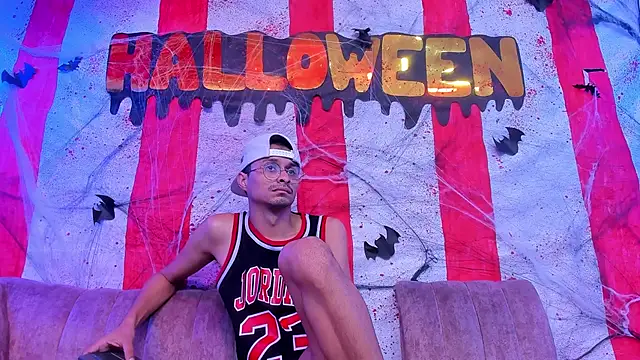 Juicy Creww online show from October 25, 9:50 am