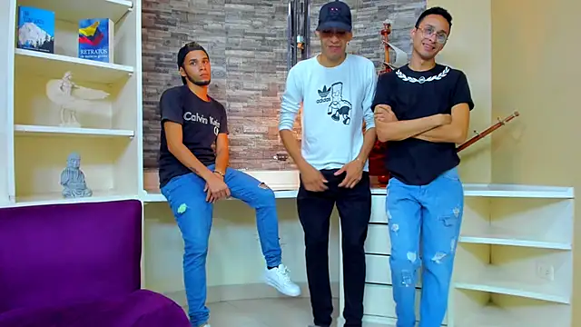 Juicy Creww online show from September 15, 12:24 pm