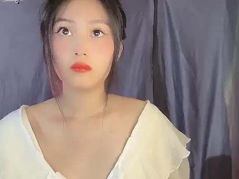 Lyly4757 online show from October 12, 2:41 pm