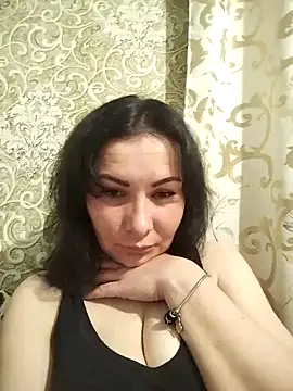 Mia24Blove online show from April 1, 7:00 pm