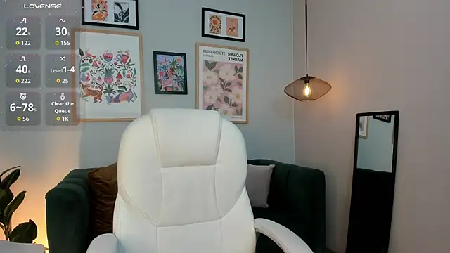 Tiffany Low online show from April 4, 3:44 pm