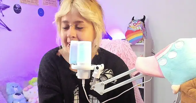 NekoWaifu online show from October 11, 1:25 pm