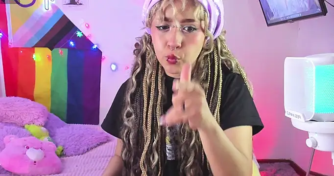 NekoWaifu online show from December 1, 1:36 pm