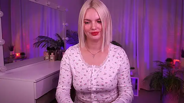 Amelia Wells online show from September 18, 8:57 am