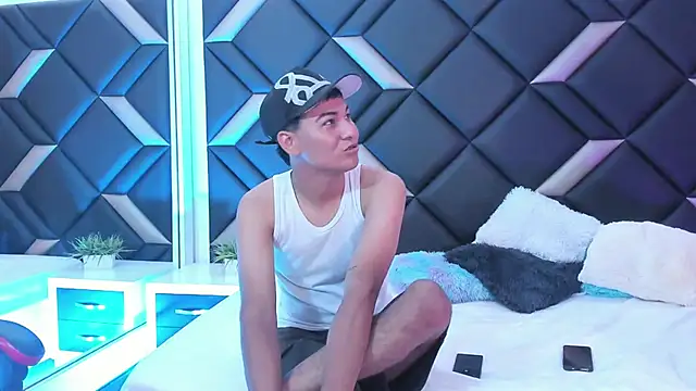 Hot Threesomee online show from November 5, 1:38 pm