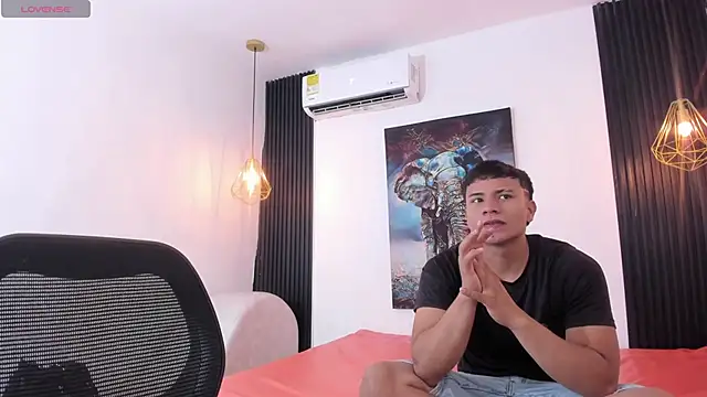 Hot Threesomee online show from September 24, 1:32 pm