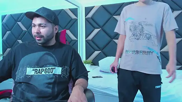 Hot Threesomee online show from November 27, 1:25 pm