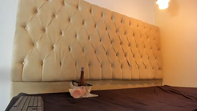 Dakota x18 online show from September 25, 8:50 pm