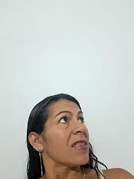 camilavargas  online show from December 14, 9:42 pm