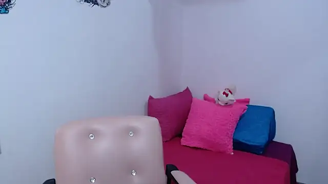 camilavargas  online show from March 30, 11:04 pm