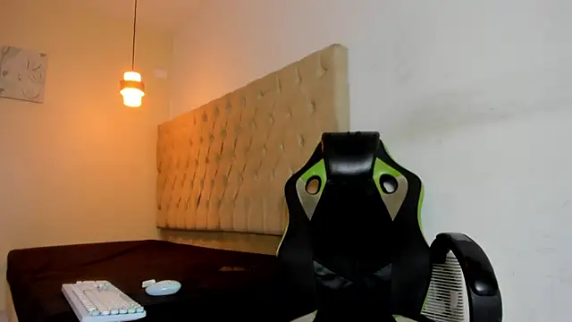 Naomis 35 online show from March 4, 7:53 pm