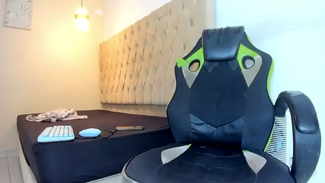 Naomis 35 online show from February 27, 8:19 pm