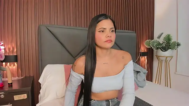 molly lovee  online show from April 14, 6:52 pm