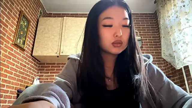 EmmaLeexth online show from March 25, 11:35 am