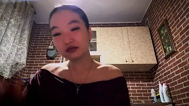 EmmaLeexth online show from December 15, 2:00 pm