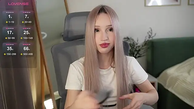 Laura Obsidian online show from October 15, 2:41 pm