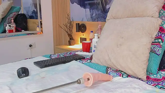 Anabacker01 online show from October 11, 8:33 pm