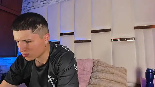 ANLLELOAndANGELA online show from April 18, 7:18 pm