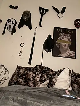 QUEENCALIMOD online show from December 16, 7:36 am