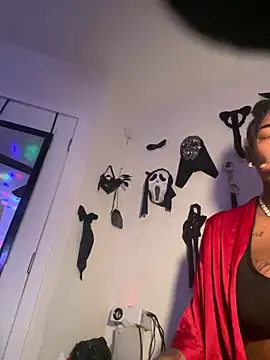 QUEENCALIMOD online show from December 22, 10:35 pm