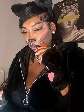 QUEENCALIMOD online show from October 19, 7:43 am